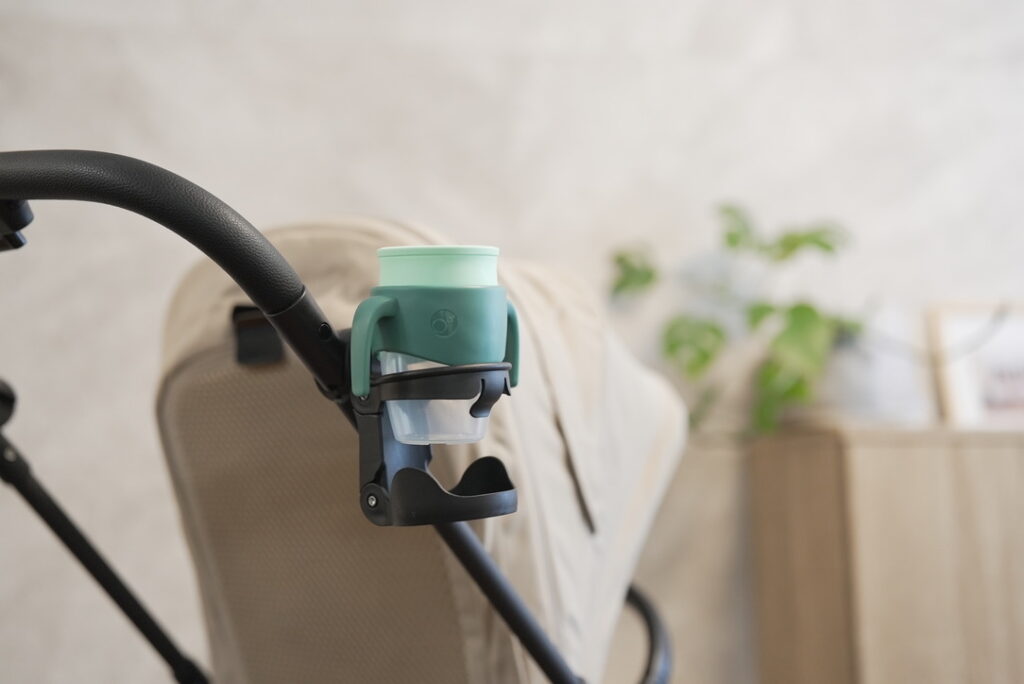 赤ちゃん用のマグ