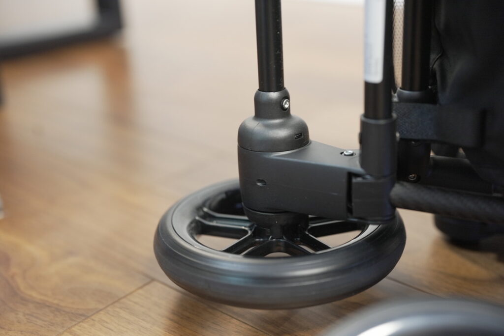 後輪タイヤ　ロック解除ボタン