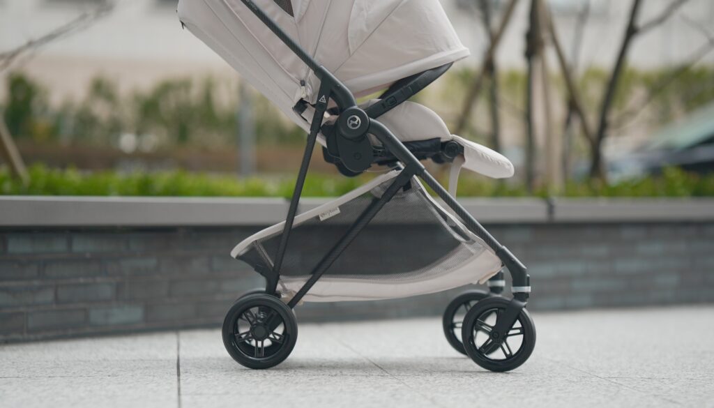 サイベックス メリオ 2026年モデルの荷物入れ。本体シートと同色にアップデートされたバスケット布地