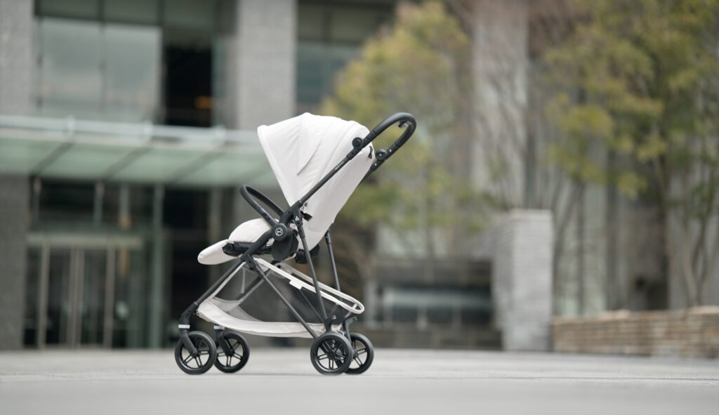 サイベックス メリオ 2026年モデルの新色デューン。落ち着いたベージュ系のカラー外観