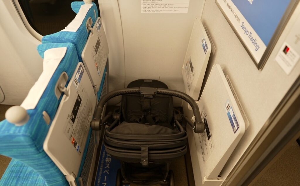 サイベックスメリオ　新幹線の荷物スペースでハンドルおりたたみ